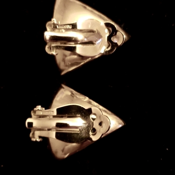 Vintage Art Deco Style Clip On Earrings 2583988 patent number engraved EUC - Picture 6 of 10